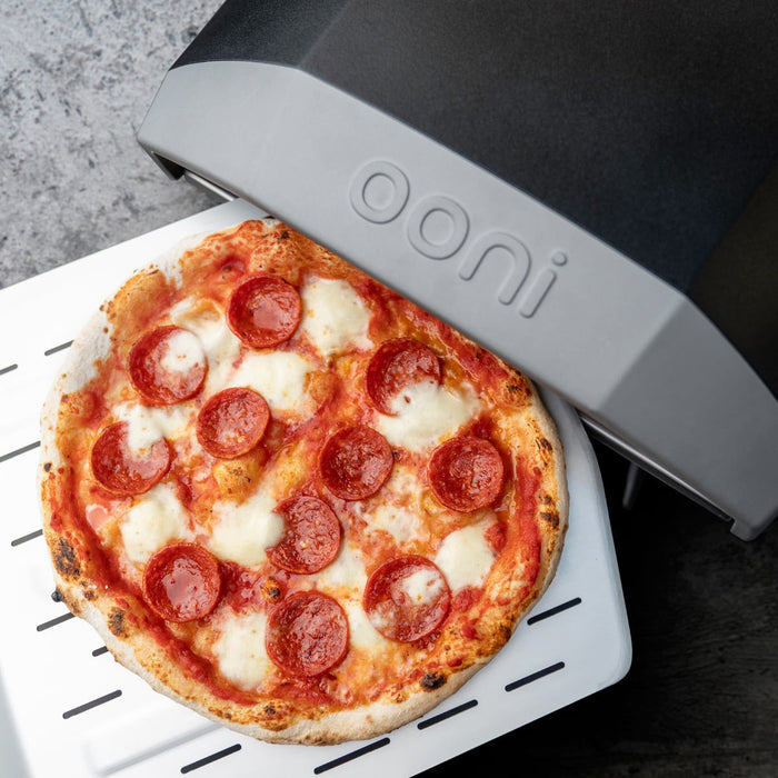 Ooni Koda 12 Gas Powered Pizza Oven - Ooni Europe | Klicke auf dieses Bild, um den Galeriemodus des Produkts zu öffnen. Der Produktbild-Galeriemodus ermöglicht es dir, die Bilder zu vergrößern.