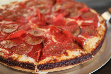 5 unerwartete Orte in Chicago, an denen man "Deep-Dish"-Pizza finden kann