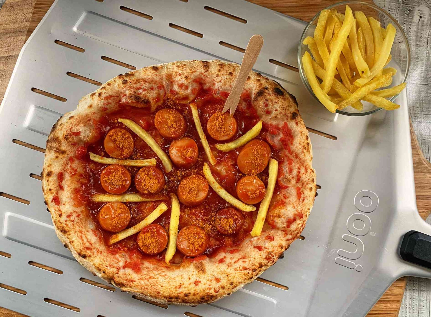 Currywurst-Pizza