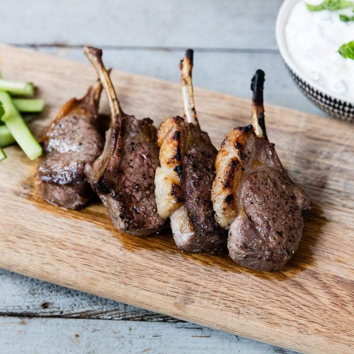 Marinierte Lammkoteletts mit Tzatziki