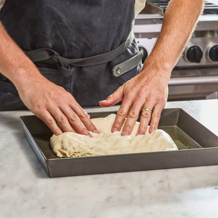 Teig für Pizza nach sizilianischer Art, in der Pfanne gebacken