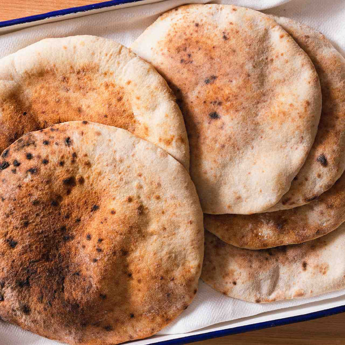 Hausgemachte Pitas (griechische Brote zum Belegen)