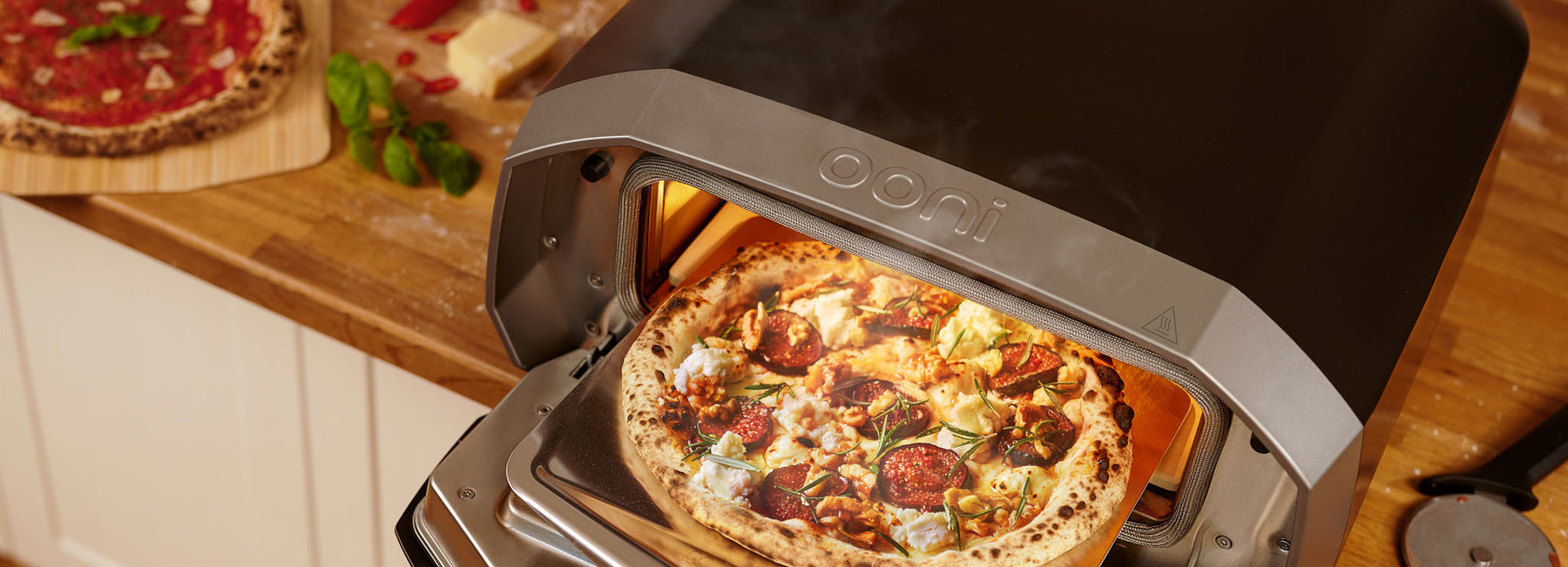 Lerne den elektrischen Pizzaofen Ooni Volt 12 kennen