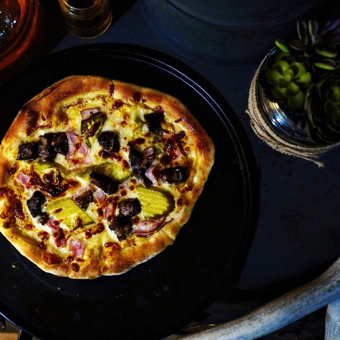 Gegrilltes Steak, Schweizer Käse-und Senfpizza