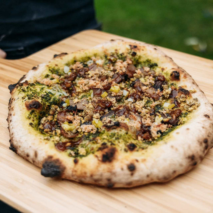 Vietnamesische Pizza mit Schweinebauch, Mungobohnen und Shrimp-Paste