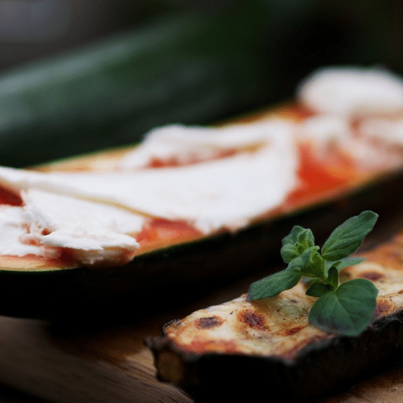 Überzogener Sommerkürbis - Aubergine und Zucchini