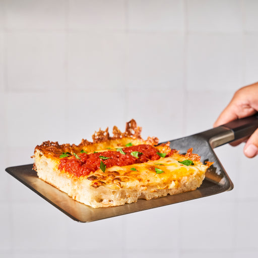 Ooni Pan Pizza Spatula with Detroit Pizza 