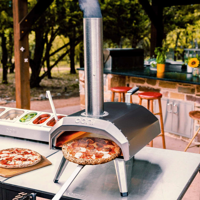 Ooni Pizza Oven Brush and Turning Peel Bundle | Klicke auf dieses Bild, um den Galeriemodus des Produkts zu öffnen. Der Produktbild-Galeriemodus ermöglicht es dir, die Bilder zu vergrößern.