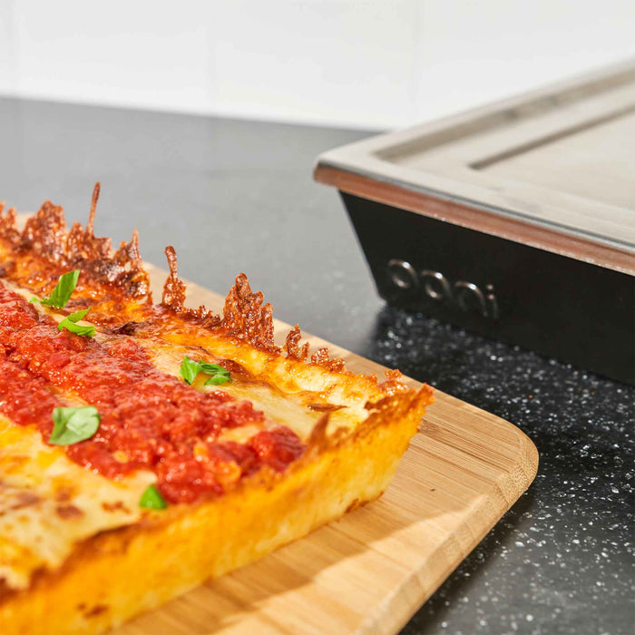 Ooni Detroit Style Pizza | Klicke auf dieses Bild, um den Galeriemodus des Produkts zu öffnen. Der Produktbild-Galeriemodus ermöglicht es dir, die Bilder zu vergrößern.