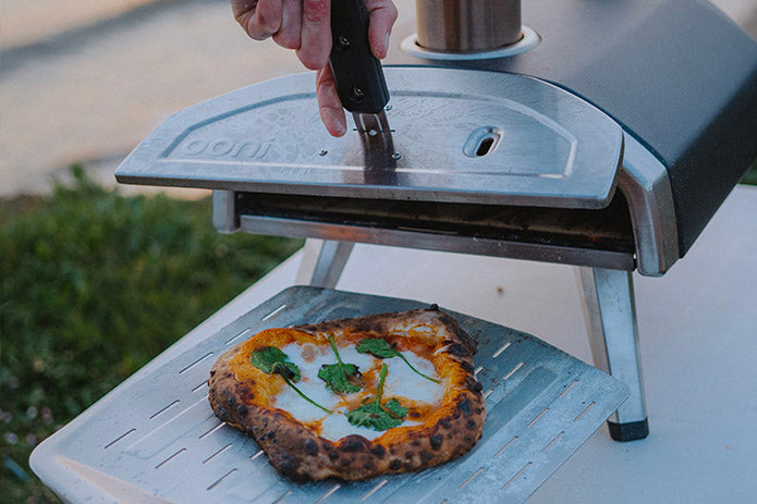 Ooni Fyra 12 Pizzaofen - tragbarer Holzpellet Ofen | Klicke auf dieses Bild, um den Galeriemodus des Produkts zu öffnen. Der Produktbild-Galeriemodus ermöglicht es dir, die Bilder zu vergrößern.