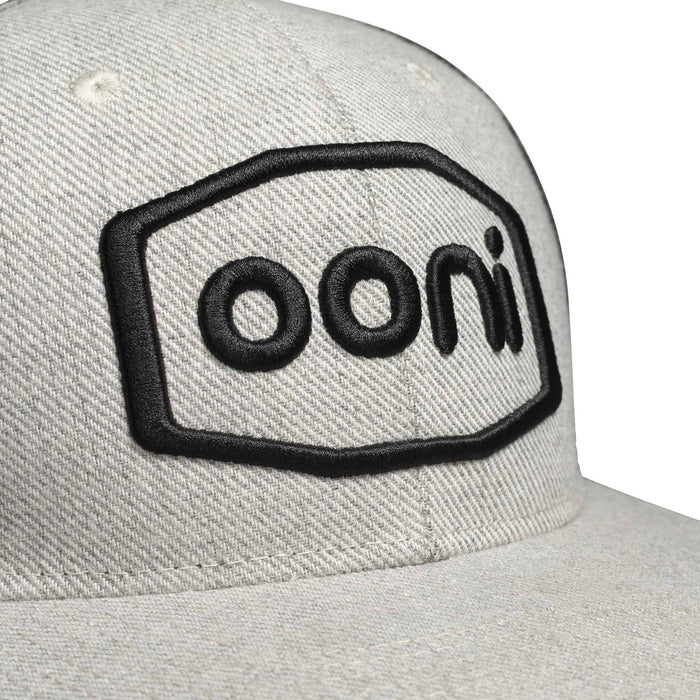 Ooni Logo Mesh Snapback (Grau & Schwarz) | Klicke auf dieses Bild, um den Galeriemodus des Produkts zu öffnen. Der Produktbild-Galeriemodus ermöglicht es dir, die Bilder zu vergrößern.
