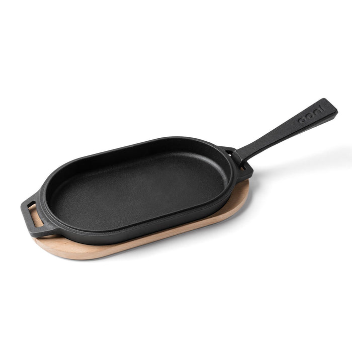 Ooni Cast Iron Sizzler Pan - Ooni Europe | Klicke auf dieses Bild, um den Galeriemodus des Produkts zu öffnen. Der Produktbild-Galeriemodus ermöglicht es dir, die Bilder zu vergrößern.