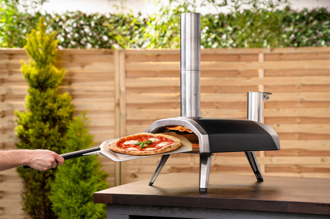 Ooni Fyra 12 Wood Pellet Pizza Oven - Ooni Europe | Klicke auf dieses Bild, um den Galeriemodus des Produkts zu öffnen. Der Produktbild-Galeriemodus ermöglicht es dir, die Bilder zu vergrößern.