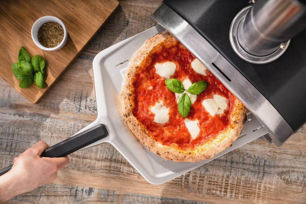 Ooni Fyra 12 Wood Pellet Pizza Oven - Ooni Europe | Klicke auf dieses Bild, um den Galeriemodus des Produkts zu öffnen. Der Produktbild-Galeriemodus ermöglicht es dir, die Bilder zu vergrößern.